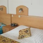 Montana Hotel 2*
