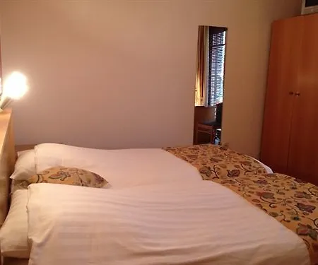 Montana Otel De Panne